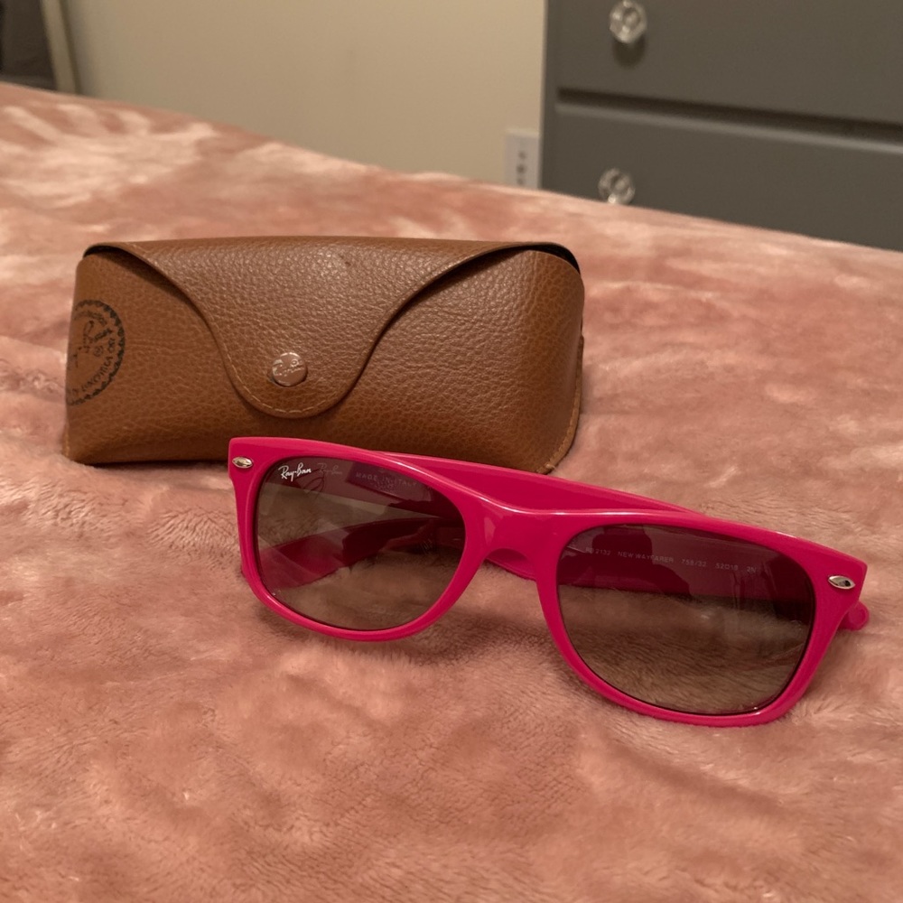 Pink Ray Ban Wayfarers